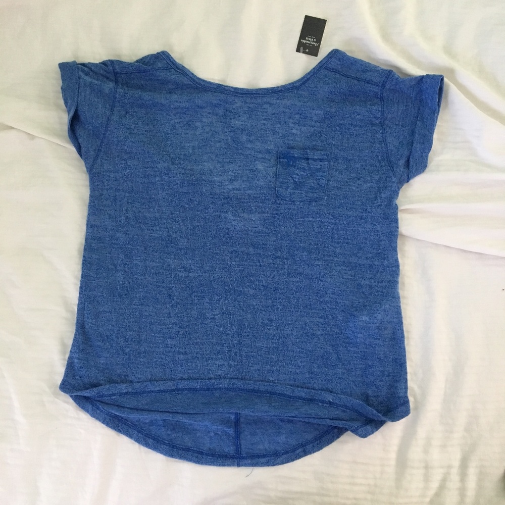 NWT Abercrombie & Fitch T-Shirt with small pocket